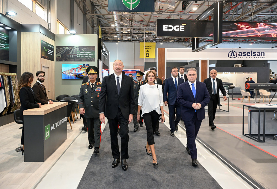 Prezident İlham Əliyev “ADEX 2026” və “Securex Caspian” sərgiləri ilə tanış olub